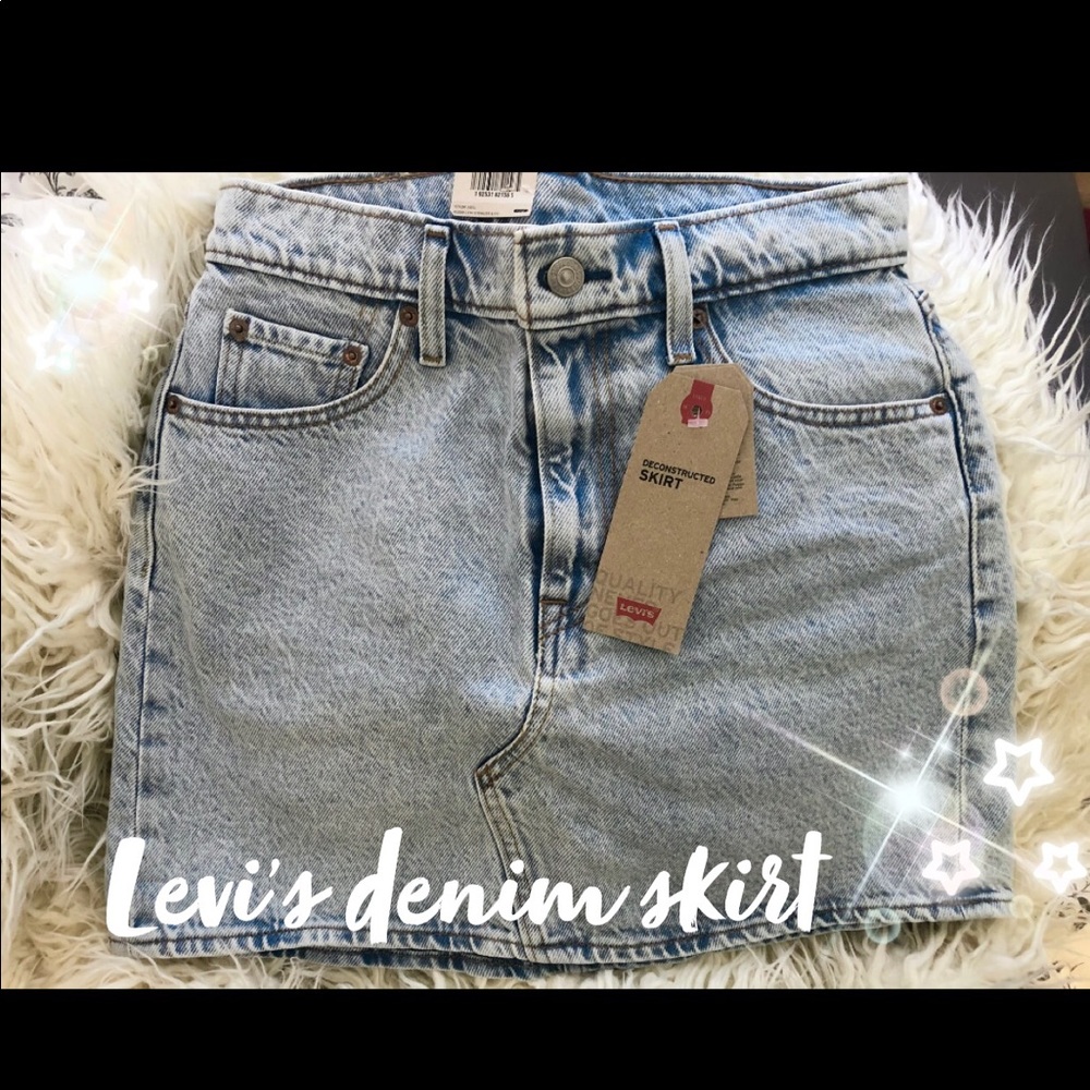 LEVI’S DENIM SKIRT